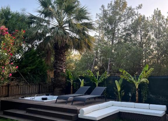 Oludeniz Luxury Villa with Jacuzzi, Common Pool