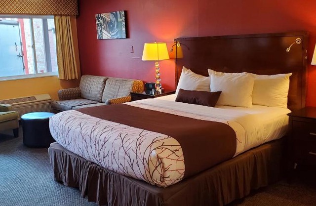 Olympic Inn & Suites