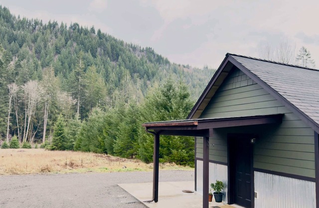 Olympic Mountain View Cottage Near Lake Crescent