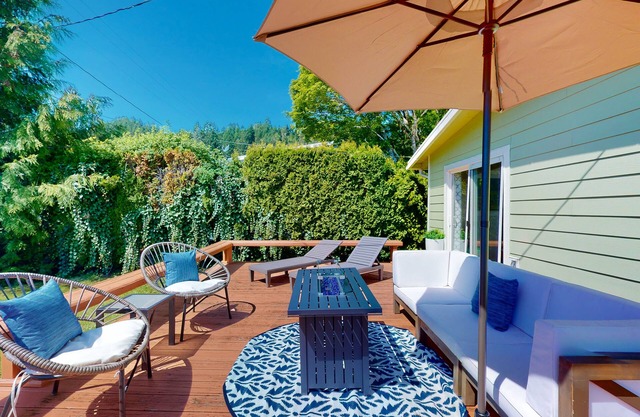 Olympic Peninsula home with private patio, deck, & W/D