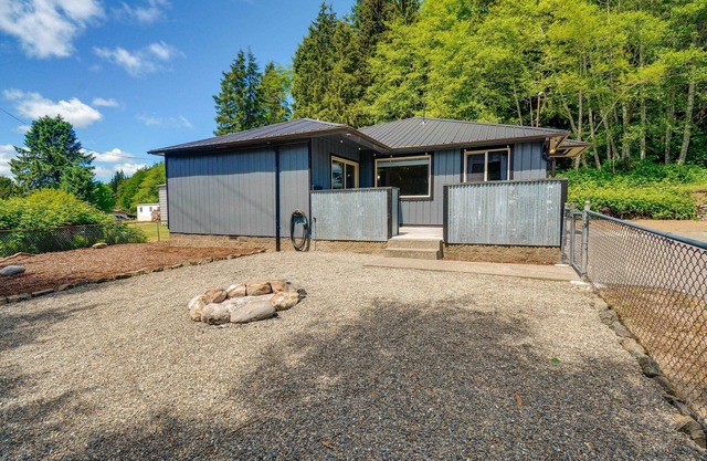 Olympic Peninsula Vacation Rental: 1 Mi to Water