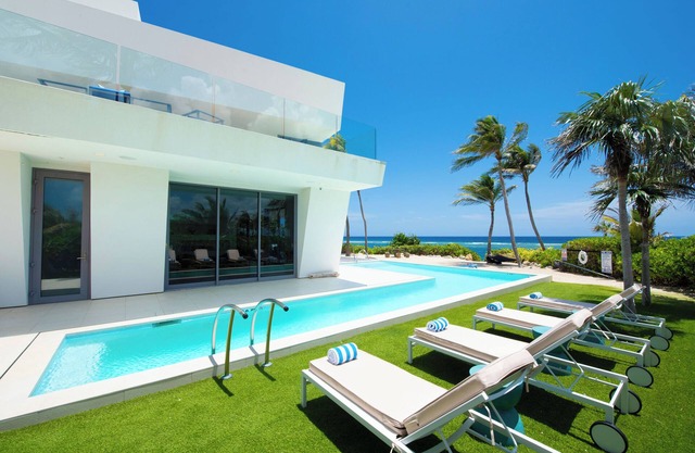 Olympus: Luxe Villa w/Designer Pool, Private Beach & Rooftop Lounge w/Panoramic Views