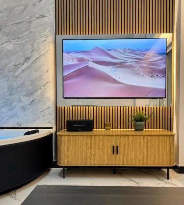 Olympus Luxury Collection - Spa Suite with Jacuzzi - City Center