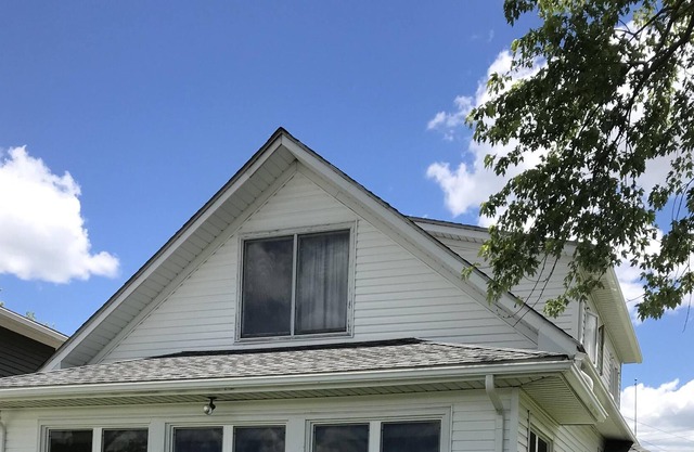 Oma's Lakefront Home