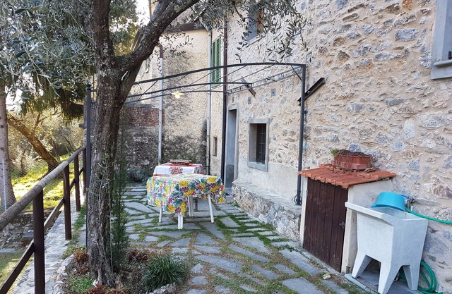 Auf einem Hügel in Casoli (Camaiore) Landhaus von 70m ² in ein paar Autominuten von den Stränden der Versilia