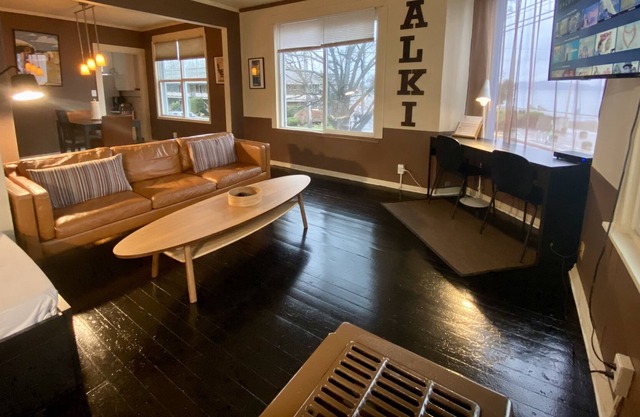 On Alki beach; 2 bed/1 bath