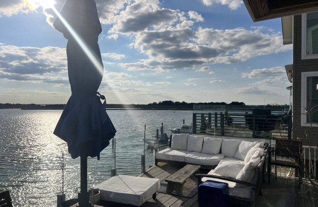Bay House mit riesiger Aussicht, Lounge-Stil Deck, Küchenchefs Küche und Nautical Theme