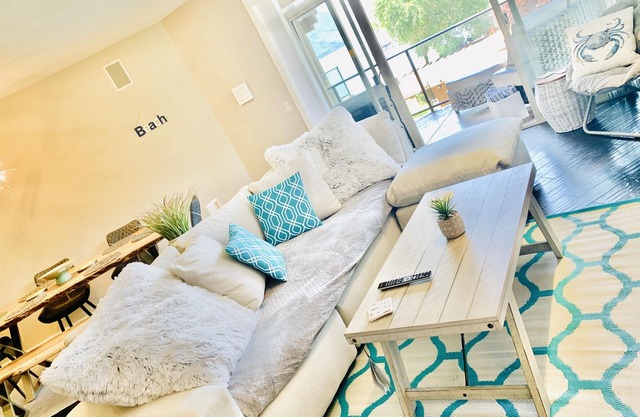 On Beach,Lake,Boat/SeaDoo Lift,Marina,Pool,Okanagan Wine Trail,Golf,Shopping,