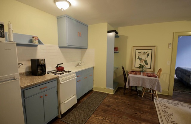 Auf dem Boulevard. Für 4 Personen Neu renovierte Wohnung! Walk to Downtown und Stadion.