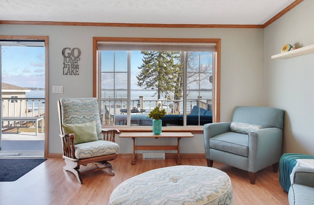 Cottage am East Rush Lake - schön eingerichtet, um Entspannung zu fördern