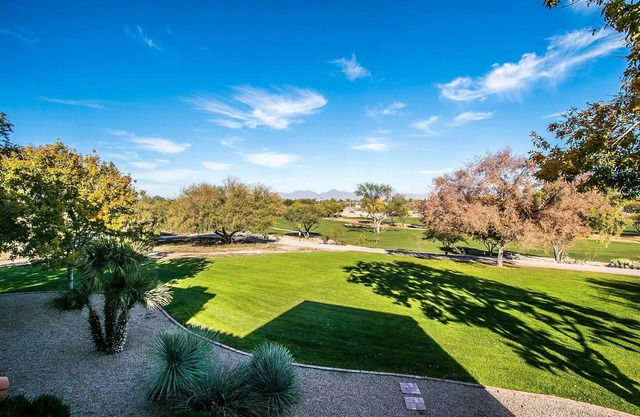 Am Golfplatz Luxuriöses Reihenhaus mit 2 Betten / 2 Bädern im Herzen von Scottsdale