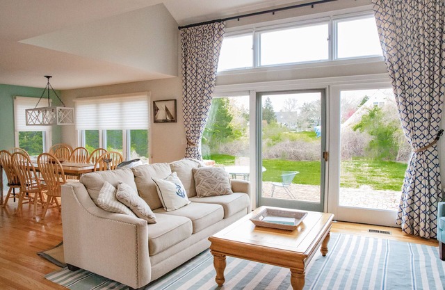 Auf HGTV! NEUE Updates, Open, Gorgeous & Sunny, Whirlpool, A / C, zu Fuß in die Stadt und Strand