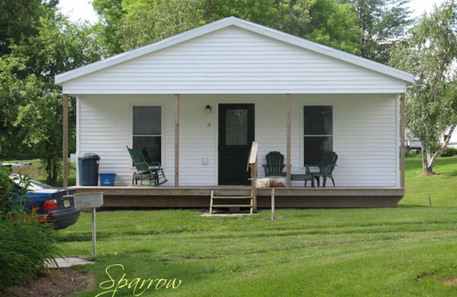 Charming 1-bedroom cottage with WiFi and AC!
