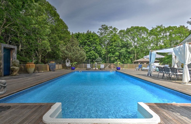On Private Lot, Open Floor Concept, Master Bedroom with Hot Tub