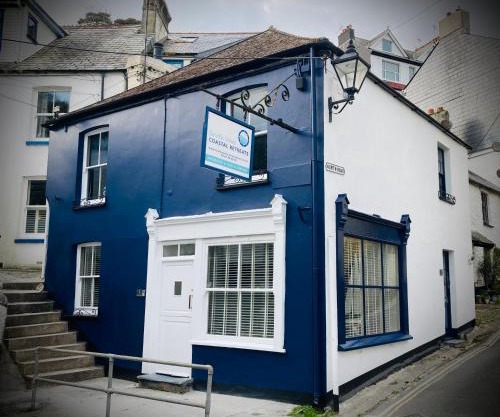 On Season 4 of BBC 1s BEYOND PARADISE - Prospect House is TWO PRIVATE APARTMENTS in this 17th CENTURY COTTAGE - Apartment 2 has a KIDS CABIN BUNK ROOM - Book both apartments for ONE LARGE HOUSE with Connecting Door In Lobby - FREE PUBLIC PARKING OUTSIDE