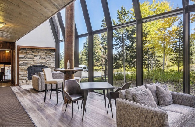 On-site Skiing: Truckee Studio w/ Balcony