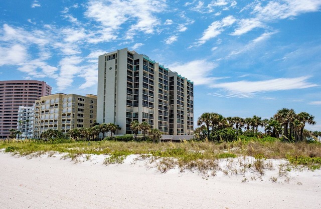 On the beach! Renovated condo with gulf views - 2BD/2BTH
