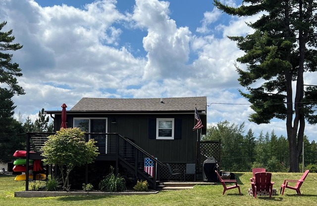 On the Eagle River Chain, Pier Slip, Kayaks, Wi-fi, AC, On Snowmobile Trail