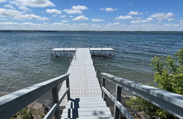 LAST MINUTE LAKE LIVING-NEW LISTING!