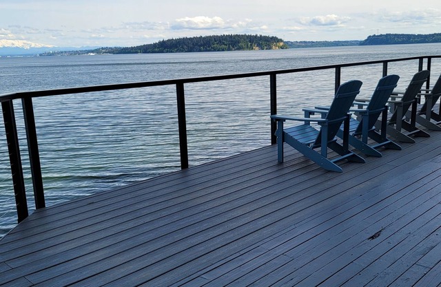 Ocean Front Private Beach House Oasis 3 Bed 2 Bath + Office