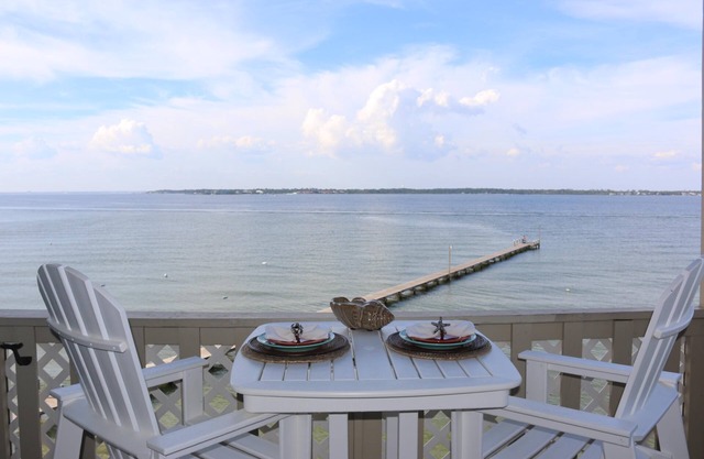 On the Pensacola Bay - Welcome to One Love! - Covered Parking, Pool -Baywatch E5