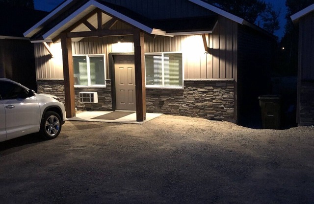 On the Salmon River-Cabin 2 - 2 Bed, 2 Bath, Sleeps 6