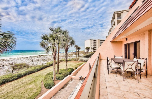 ON THE SAND🏖Private beach, Renovated, Full-view balcony, not crowded, so ZEN!🏖
