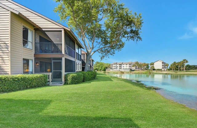 2 bed/2.5 bath townhome on 18th fairway - Sea Palms