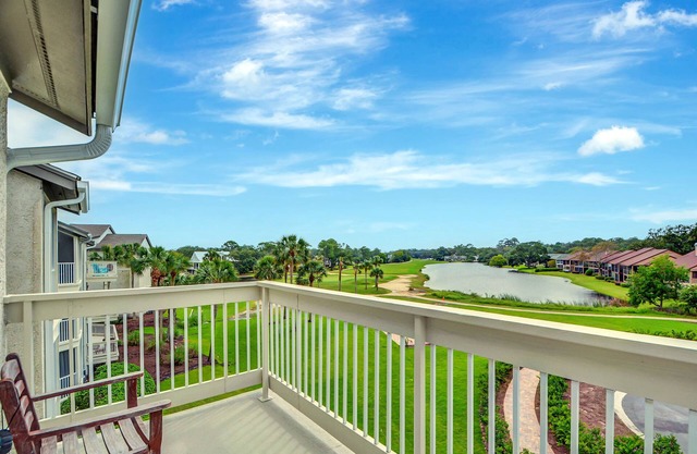 Beautiful 2br/2ba condo on the 18th fairway and green, located in Sea Palms