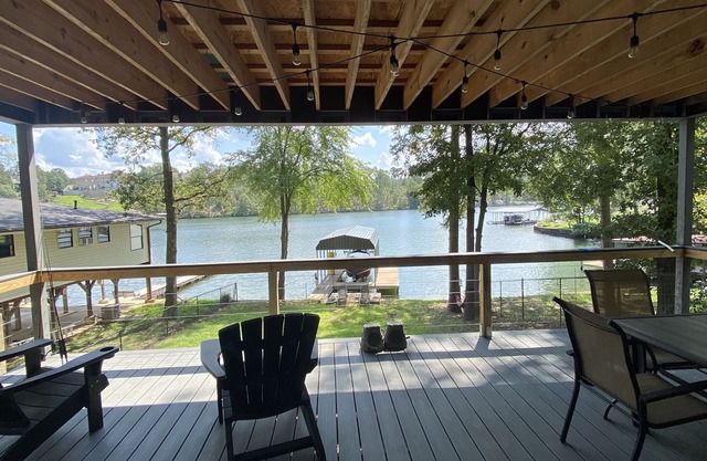 On the shores of Lake Hamilton