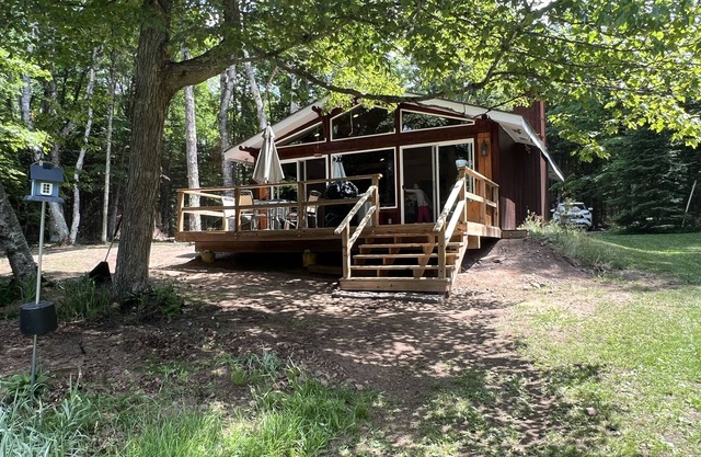 The Loons Nest 3 Lake Chain Cabin Next to Snowmobile/ATV trail w/AC and WiFi