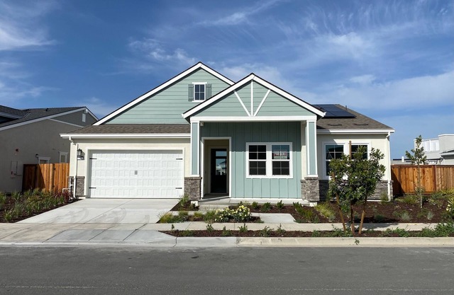 On the water! Beautiful 3 bedroom Bethel Island house- single story