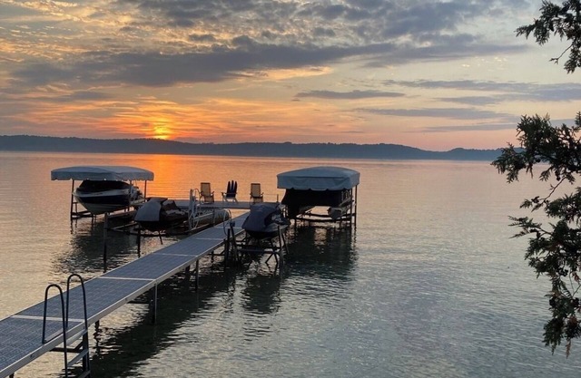 Komm und sieh die Schönheit des Herbstes auf der Fackel!