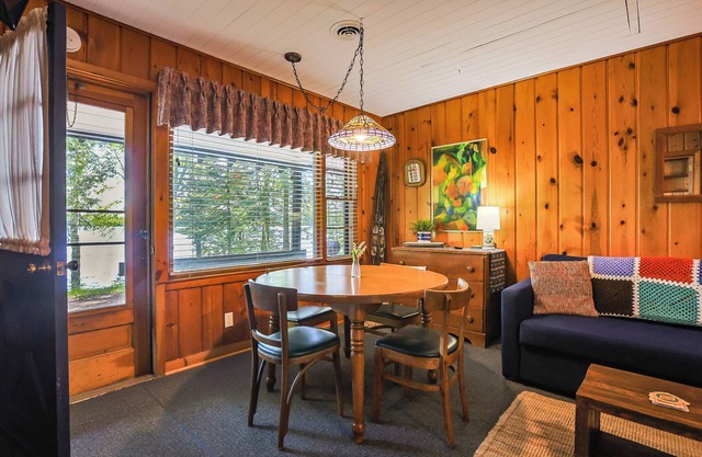 On Water! Minutes from WinMan! Full Kitchenette!