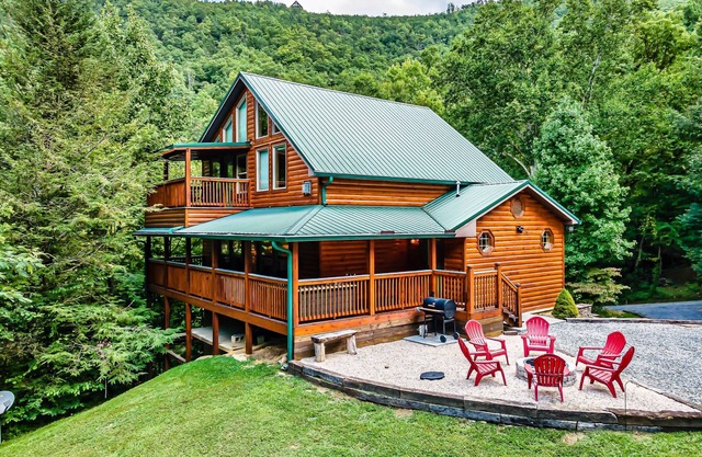 One acre private 4 bedroom + loft! Hot tub, fire pit & game rooms!