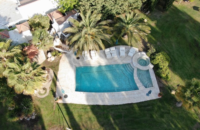 Resort mit Pool und Garten (2 Hektar). WiFi: jetzt mit 6Mps Sprengung,