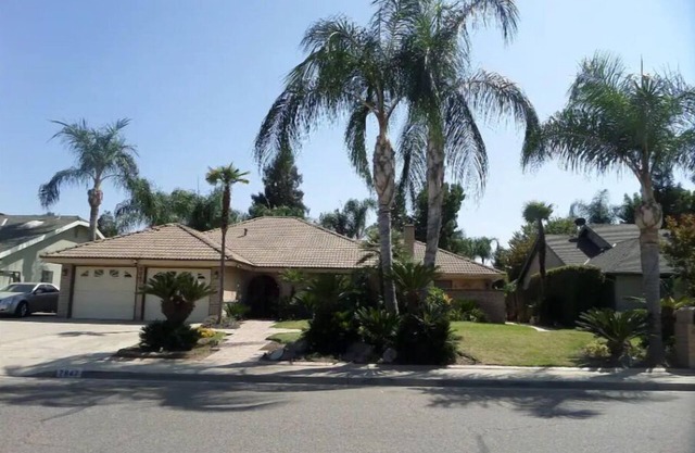 One Bdrm, private bathroom, kitchenette, laundry facilities & gated patio.