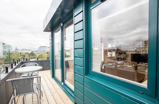 One Bed - Queensmere Shopping Centre by Belvilla