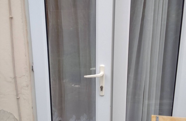 One Bed Room Apartments 2 minutes walk from Lee Station
