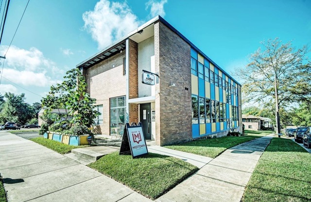 One Bed Unit Above Coffee Shop in Jackson