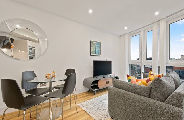 One Bedroom Apartment at Alie Street in Aldgate London