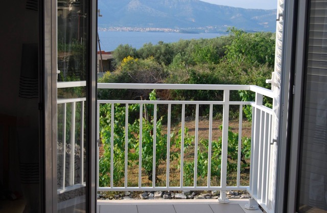 1-Zimmer-Ferienwohnung mit Balkon und Meerblick Lumbarda, Korcula (A-12839-b)