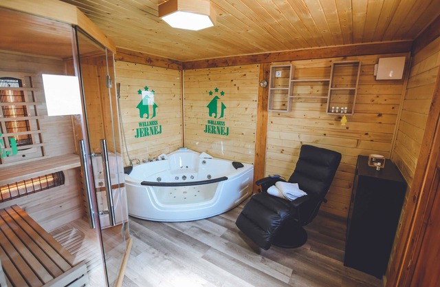 One Bedroom Apartment Silvester with Onsite Wellness
