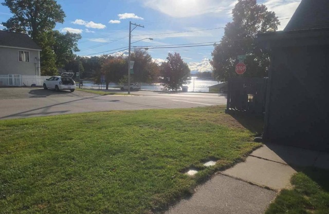 One bedroom apartment in Fruitport, MI , Sleeps 4 ,great location.
