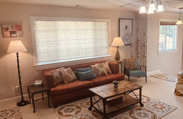 One bedroom apartment w/ private entrace