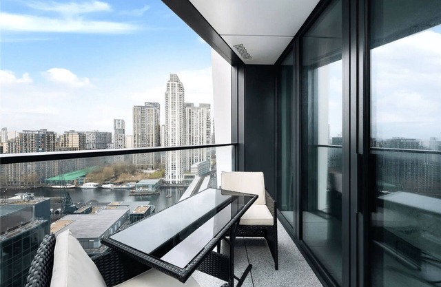 One-Bedroom Balcony Apartment City View