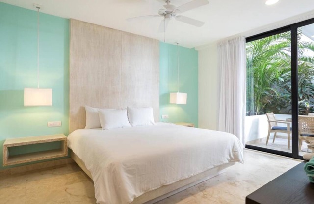 One bedroom Condo-WIFI and a Beautif Rooftop with amazing Pool!!