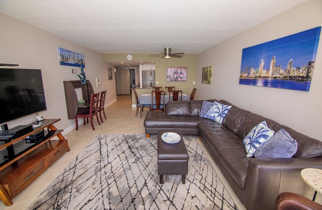 ONE BEDROOM CONDO 711