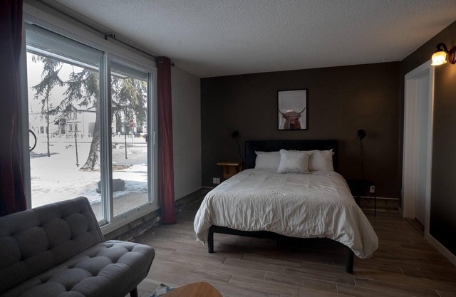 Eigentumswohnung mit einem Schlafzimmer in der Nähe der Whyte Ave