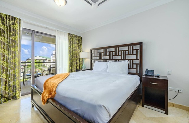 One Bedroom Condo w/ Amazing Views @ LuxuryComplex